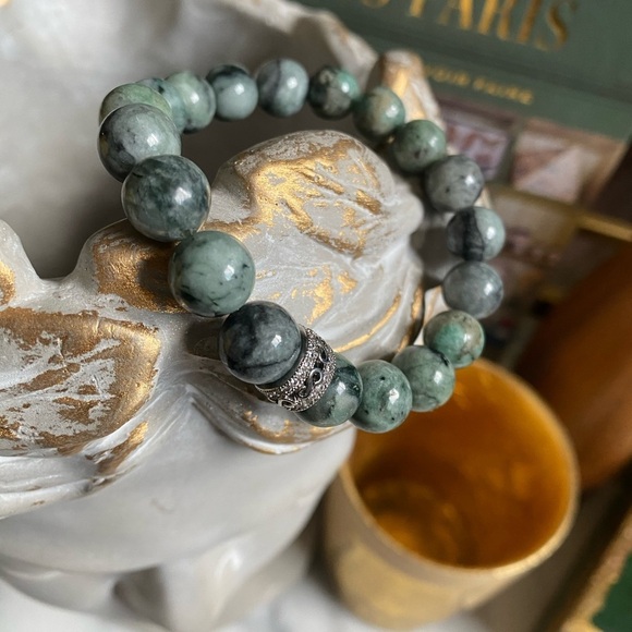 NATURAL emerald gemstone beaded stretch bracelet